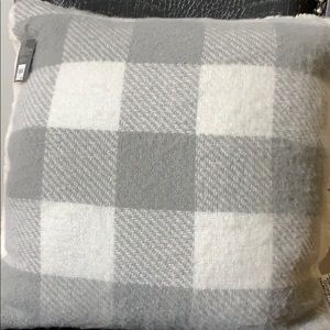 Throw Pillows - Set of 2 pillows - Cuddl Duds